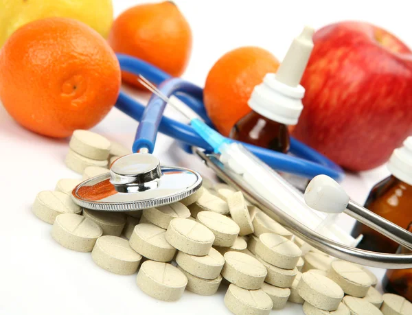 Tabletten und Obst — Stockfoto