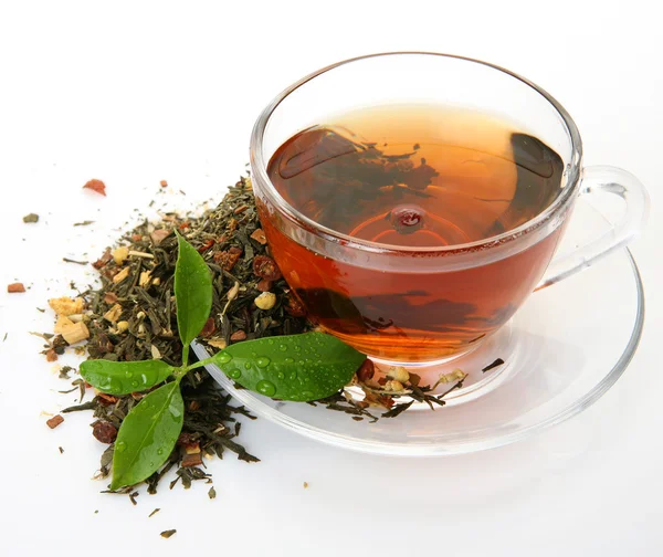 Tea and green leaf — Stock Photo, Image