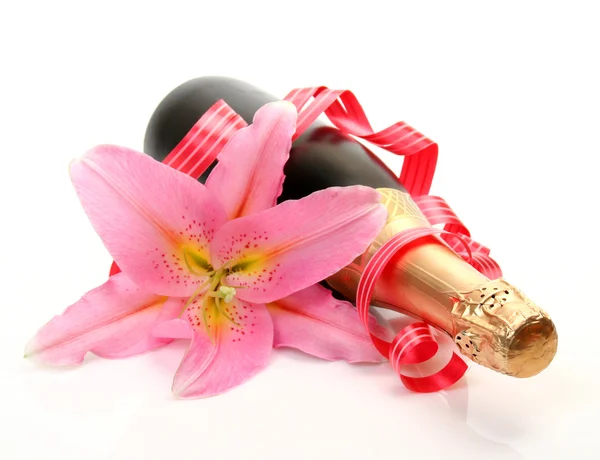 Roze lily en wijn — Stockfoto