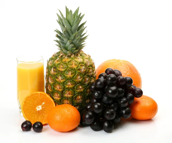Frutta matura e succo di frutta — Foto Stock