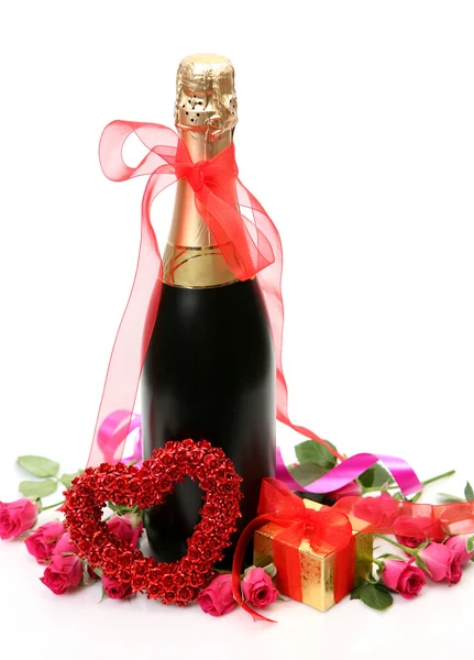 Rosa Rosen und Wein — Stockfoto