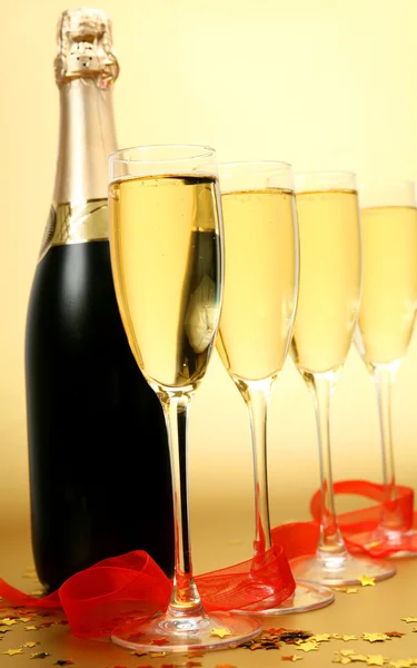 Champagne e nastro adesivo — Foto Stock