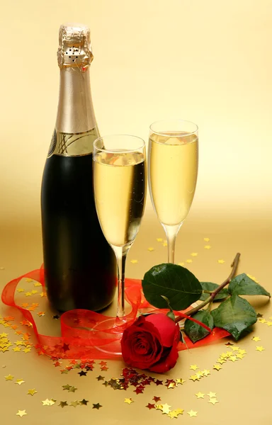 Şampanya ve gül — Stok fotoğraf