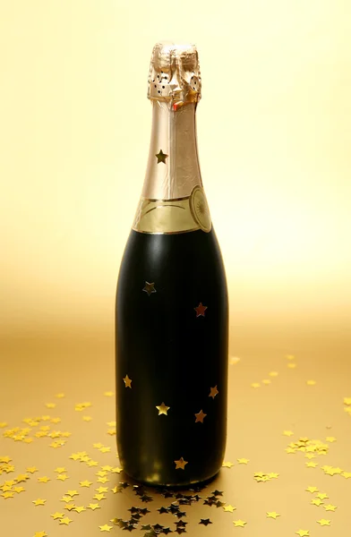 Champagne och konfetti — Stockfoto