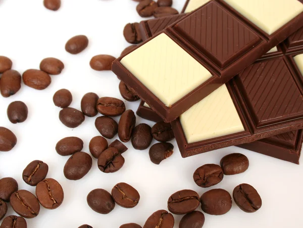 Chocolade met koffie korrels — Stockfoto