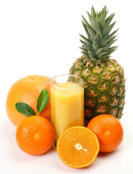 Mogen frukt och juice — Stockfoto