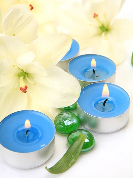 Flowers and candles — Stock Photo, Image