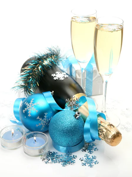 Champagner und Neujahrsdekoration — Stockfoto