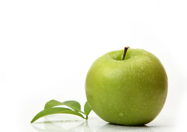 Grönt Äpple Vit Bakgrund — Stockfoto