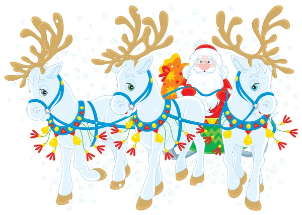 Santa Claus carrying Christmas gifts in his sleigh pulled by three white reindeers — Stock Vector