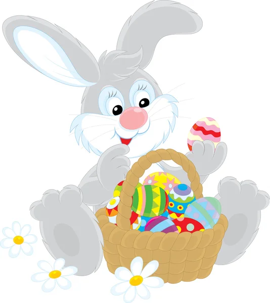 Velikonoční zajíc s košíkem barevná malovaná vajíčka — Stockový vektor