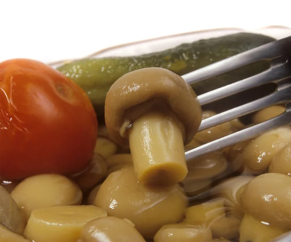 Champiñón en escabeche en tenedor — Foto de Stock