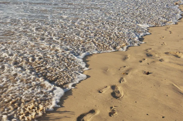 Passo sulla spiaggia del mare — Foto Stock