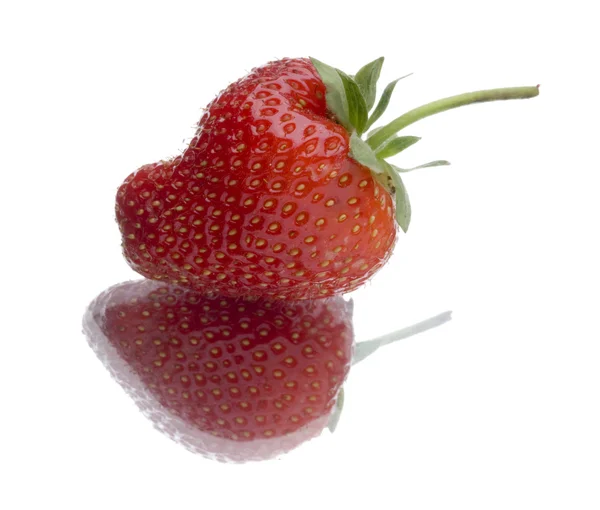 Gros plan sur la fraise isolée — Photo