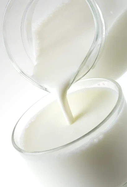 Pour a glass of milk — Stock Photo, Image