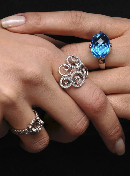 Womens hand with rings — Stock Photo, Image