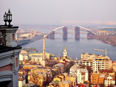 St Andrew's kilise semtinden Podil görüntüleyin