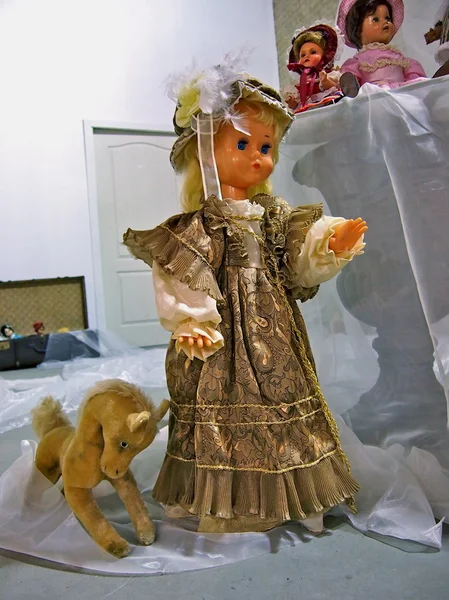 Dolls and toy horse on exhibition "Kiev TeddiLend — Stock Photo, Image