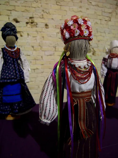Катушечные куклы в украинском стиле — стоковое фото