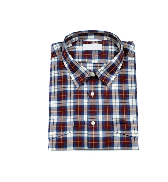 chemise pliée sur fond blanc