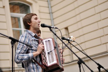 Lviv, Ukrayna - 14 Eylül: Ukraynalı ünlü müzik grubu los colorados şarkı 19 lviv Uluslararası Kitap forum 14 Eylül 2011 lviv, Ukrayna.