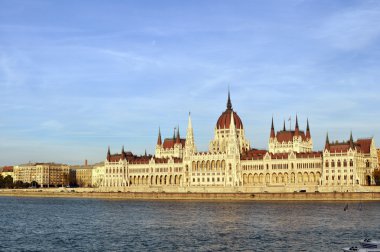 Macaristan, Avrupa'nın en eski yasama binalardan biri Ulusal Meclisi Merkezi Macaristan Parlamento Binası olduğunu