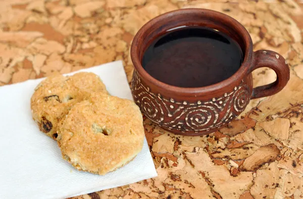 Une tasse de thé et des biscuits faits maison — Photo