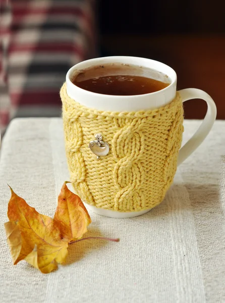Hot tea in a mug — Stock Photo, Image