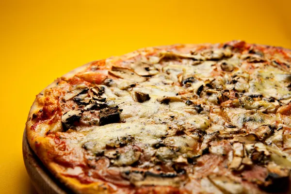 Pizza italiană — Fotografie, imagine de stoc