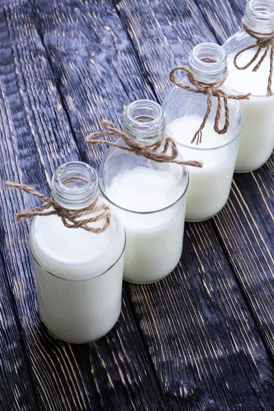 Botellas de leche retro —  Fotos de Stock