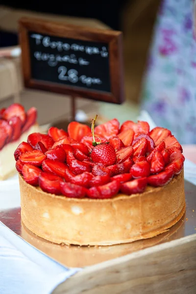 Torta di fragole fatta in casa — Foto Stock