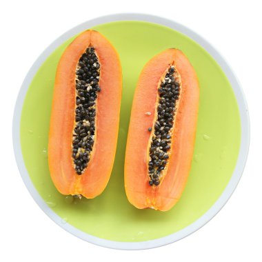 Papaya bir plaka üzerinde