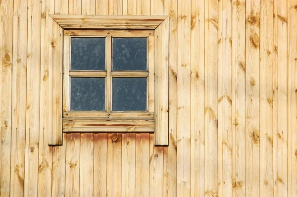 Fenster an Holzwand — Stockfoto