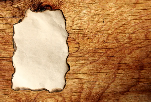 Kağıt ahşap zemin üzerinde