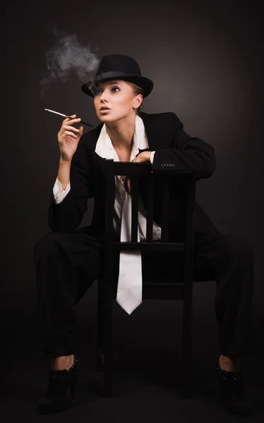 Adult woman smoking cigarette in bar — Stock Photo, Image