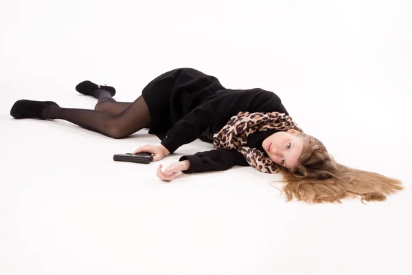 Spy girl with gun lying on the floor — Stock Photo, Image