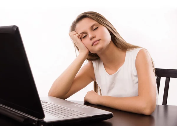 Menina dormindo na mesa de escritório — Fotografia de Stock