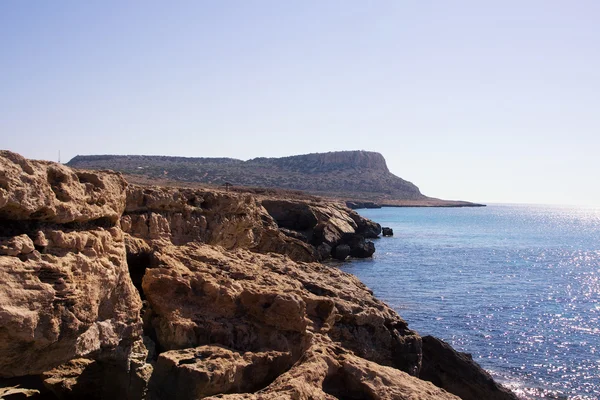 Paysage marin avec roche. Capo Greco, Chypre — Photo