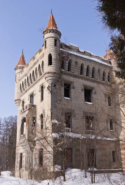 Abandoned castle estate of Count Hrapovitsky (Russia) — Stock Photo, Image