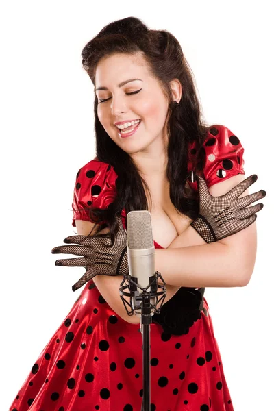 Pin-up fille chantant une chanson — Photo