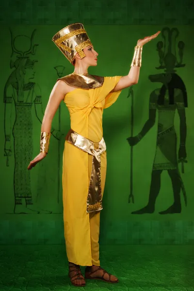 Egyptian woman in costume of the Pharaoh — Stock Photo, Image