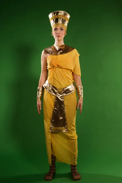 Femme égyptienne en costume du Pharaon — Photo