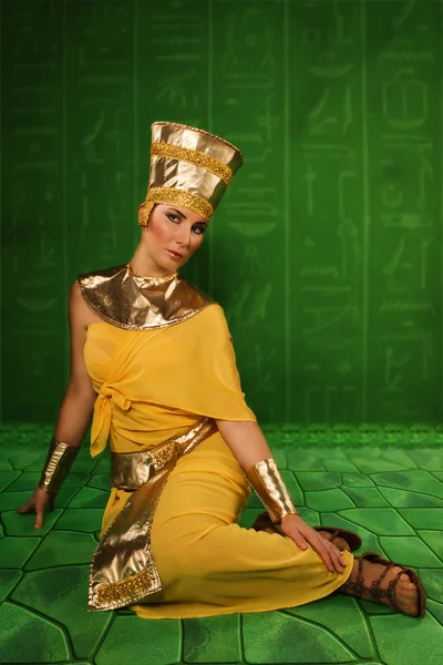 Mulher egípcia em traje do Faraó — Fotografia de Stock