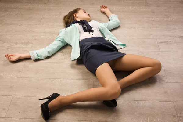 Crime scene simulation. Victim lying on the floor — Stock Photo, Image