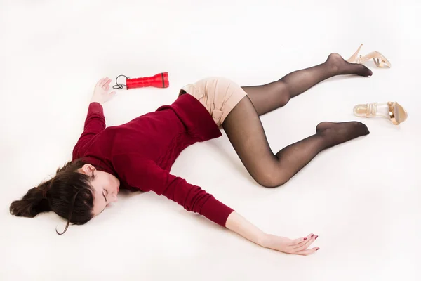 Crime scene simulation. Victim lying on the floor — Stock Photo, Image