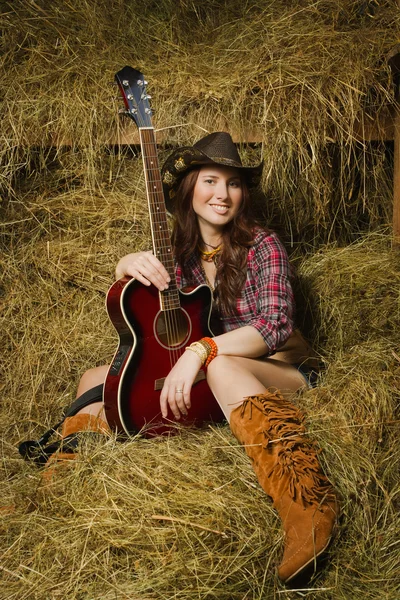 Country girl with guitar — Stock Photo, Image