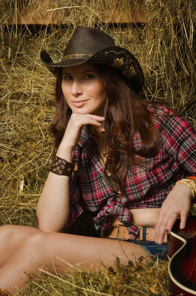 Country girl with guitar — Stock Photo, Image