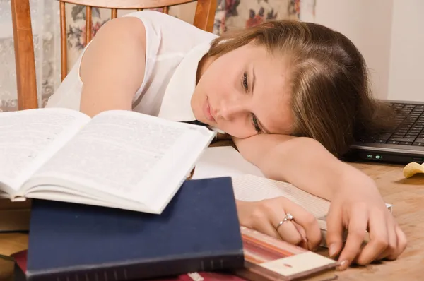 Menina da faculdade sem vida — Fotografia de Stock