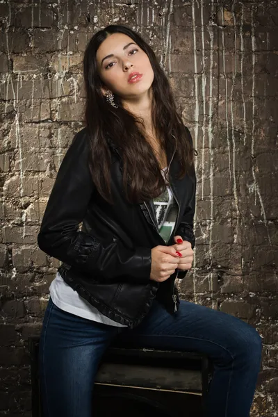 Pretty brunette woman in leather jacket — Stock Photo, Image