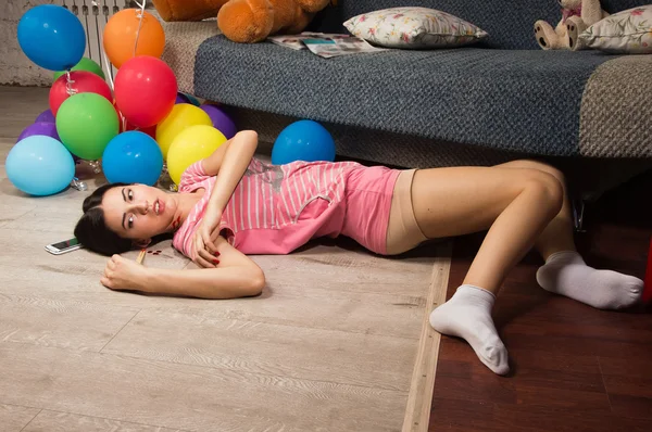 Lifeless woman lying on the floor (imitation) — Stock Photo, Image